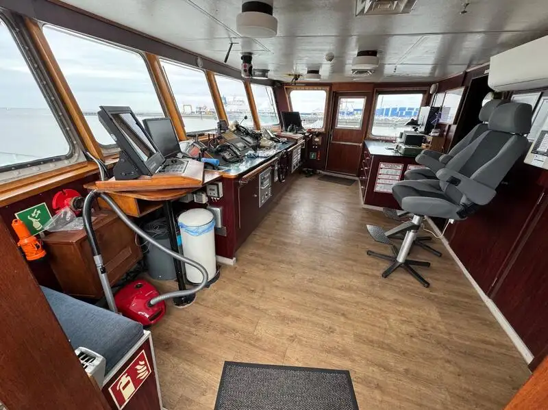 Kapal pelayaran untuk dijual