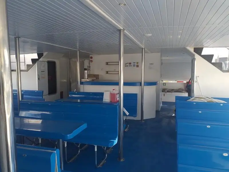 Kapal pelayaran untuk dijual