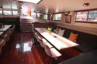 Hotel terapung untuk dijual