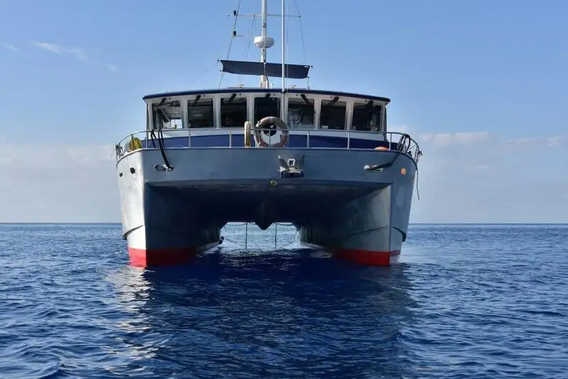 Kapal tinjauan untuk dijual