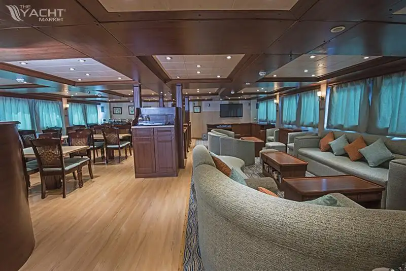 Kapal pelayaran untuk dijual