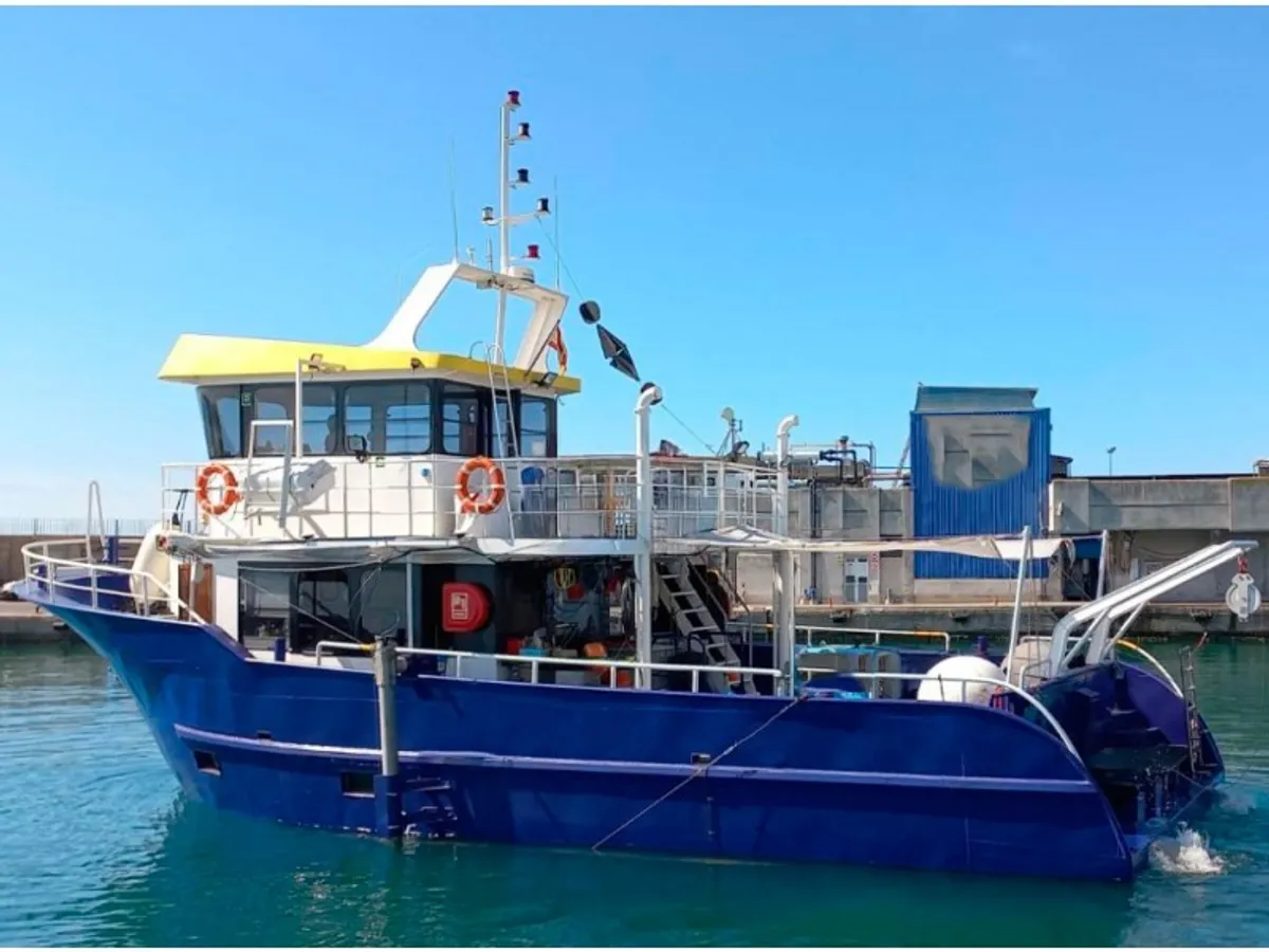 Kapal tinjauan untuk dijual