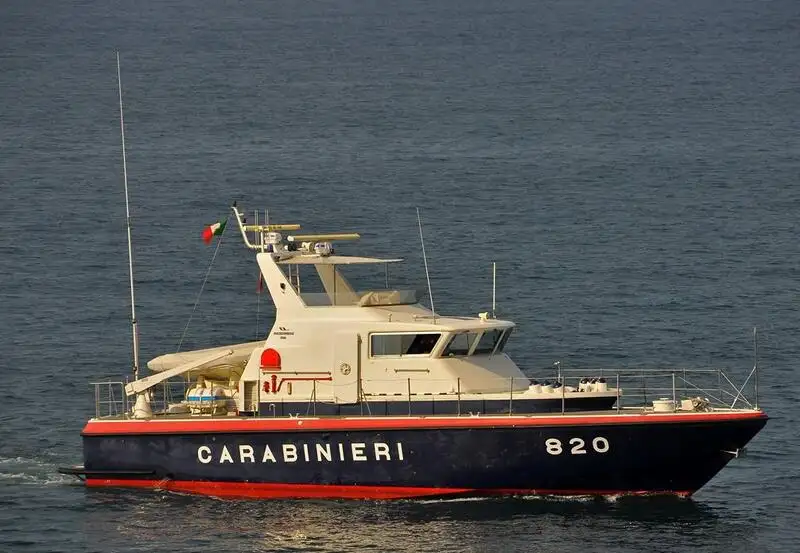 Kapal rondaan untuk dijual