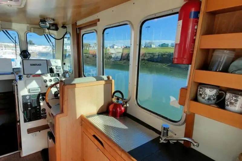 Kapal kerja untuk dijual