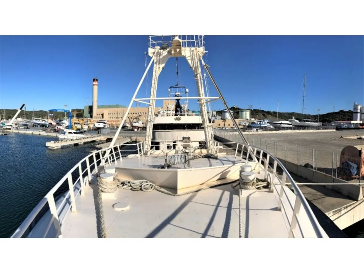 Yacht untuk dijual