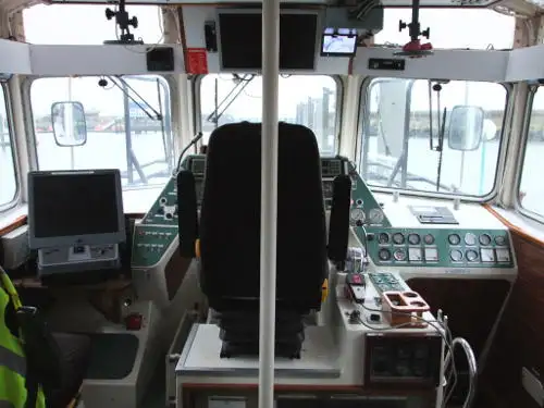 Kapal rondaan untuk dijual