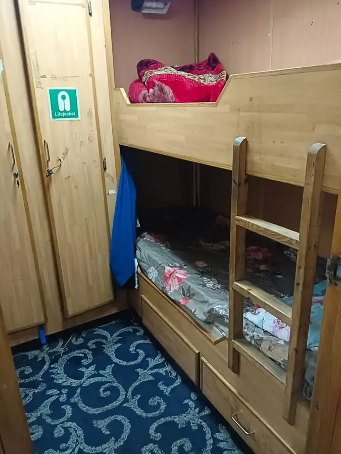 Kapal anak kapal untuk dijual