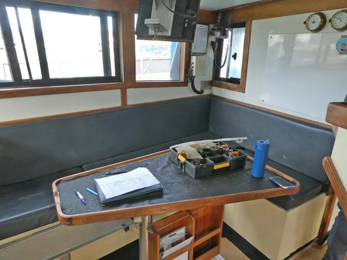 Kapal feri untuk dijual
