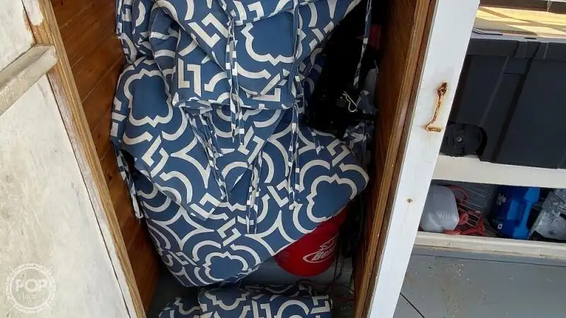 Kapal pelayaran untuk dijual