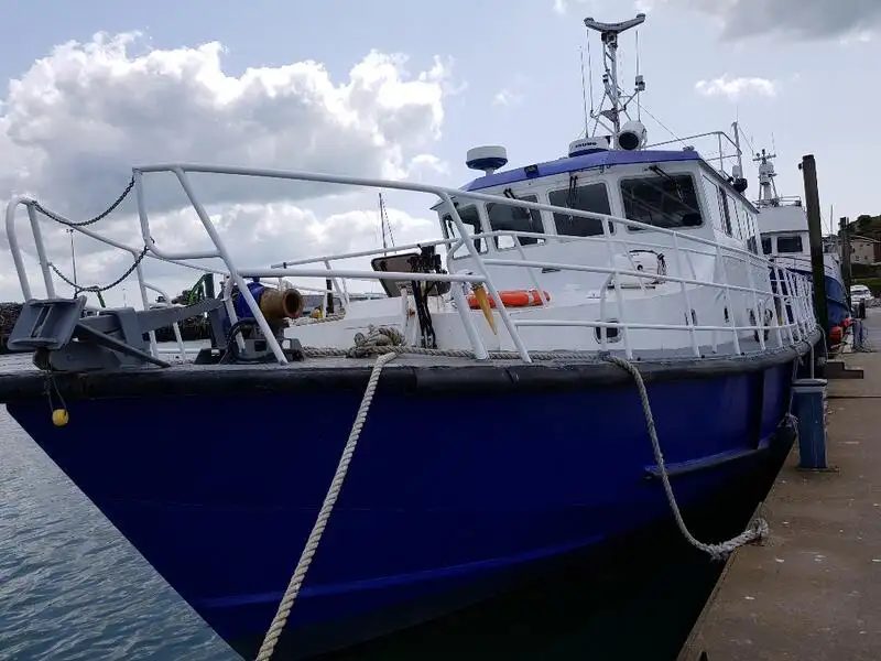 Kapal tinjauan untuk dijual