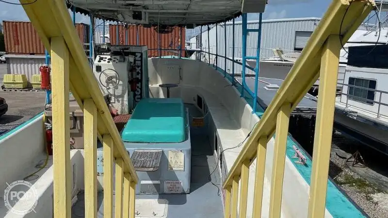 Kapal pelayaran untuk dijual