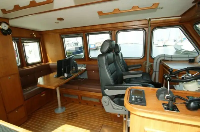 Kapal tinjauan untuk dijual