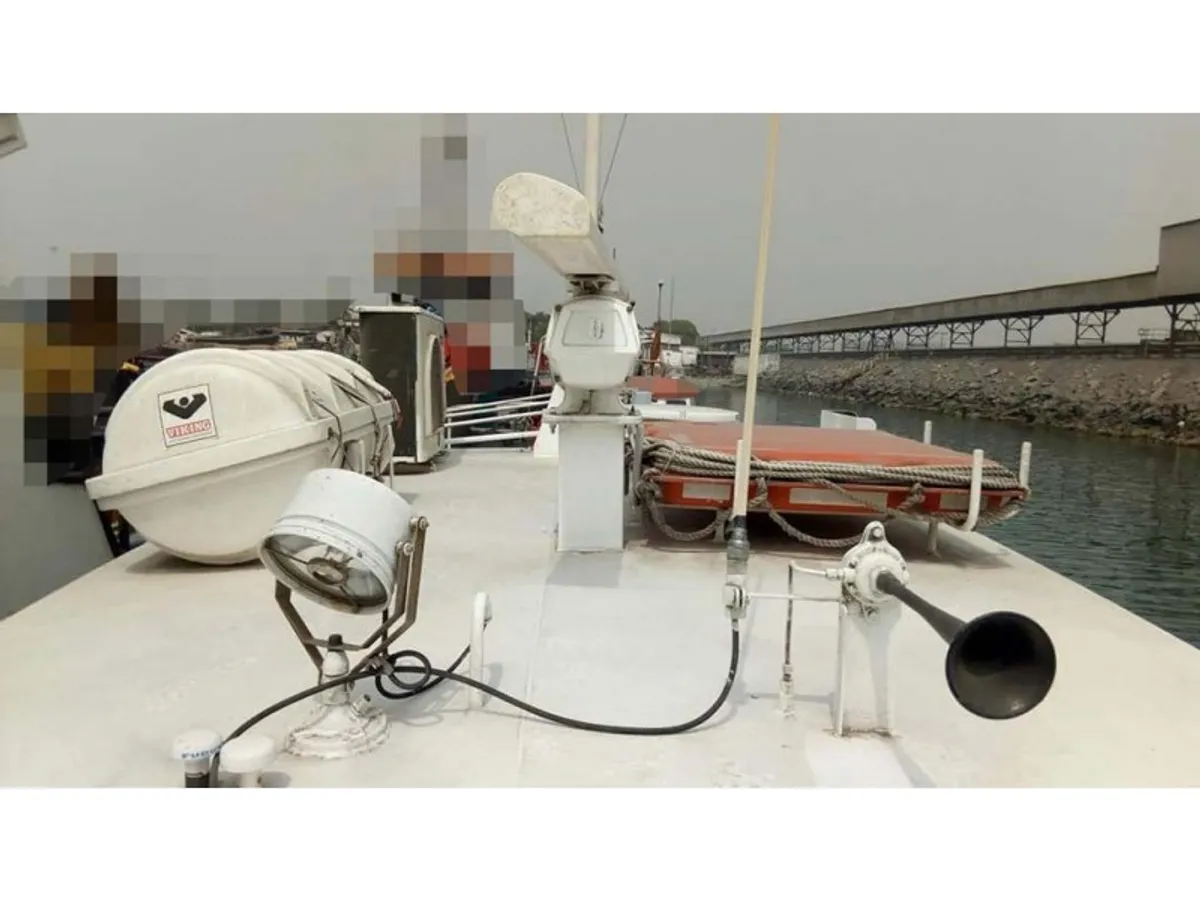 Kapal kerja untuk dijual