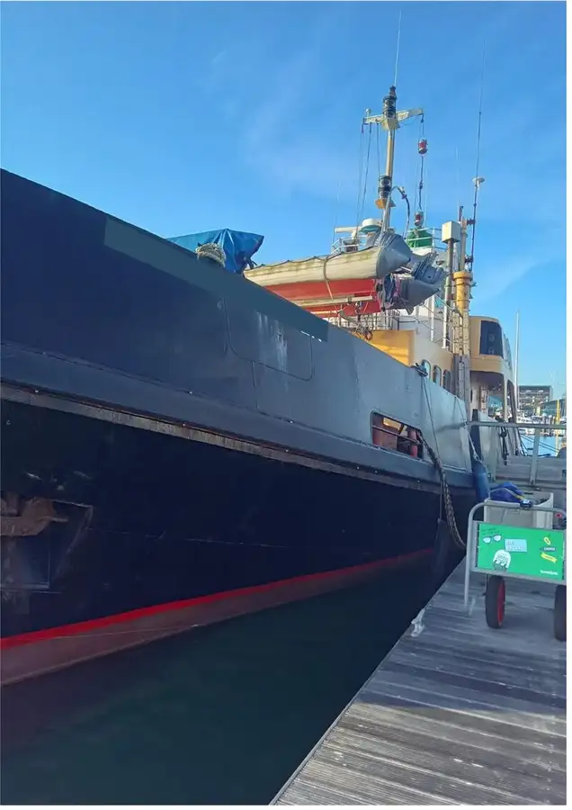 Kapal kerja untuk dijual