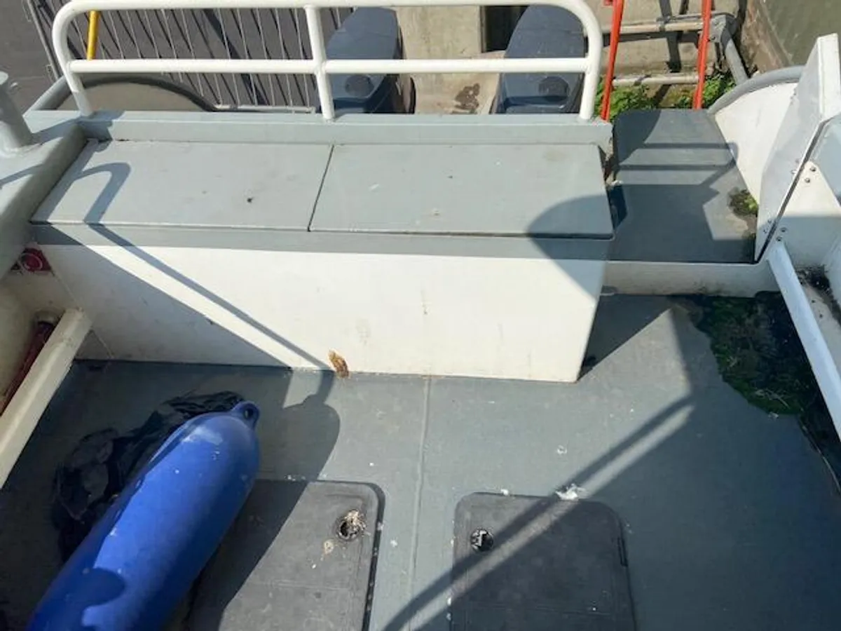 Kapal kerja untuk dijual