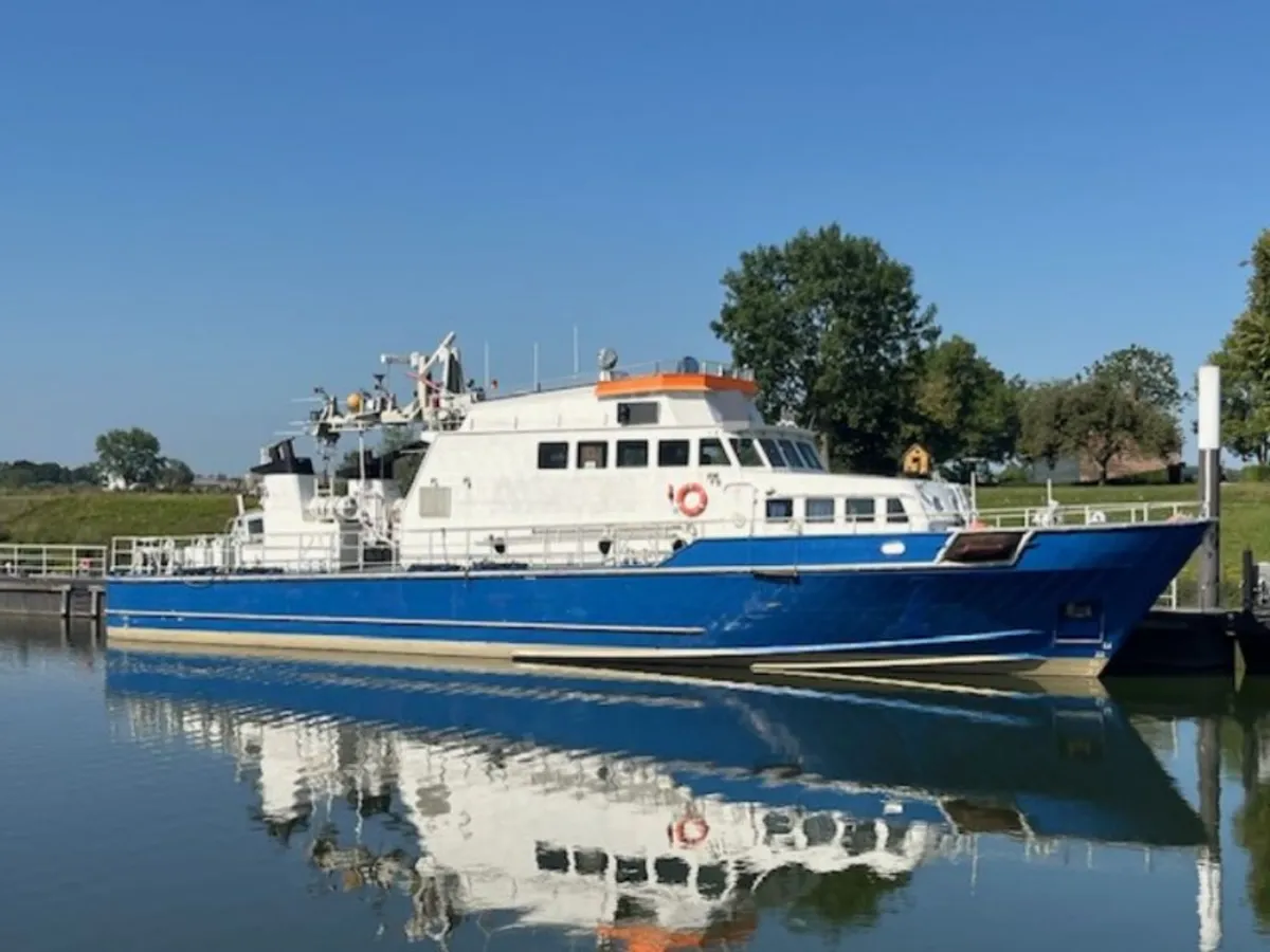 Kapal rondaan untuk dijual