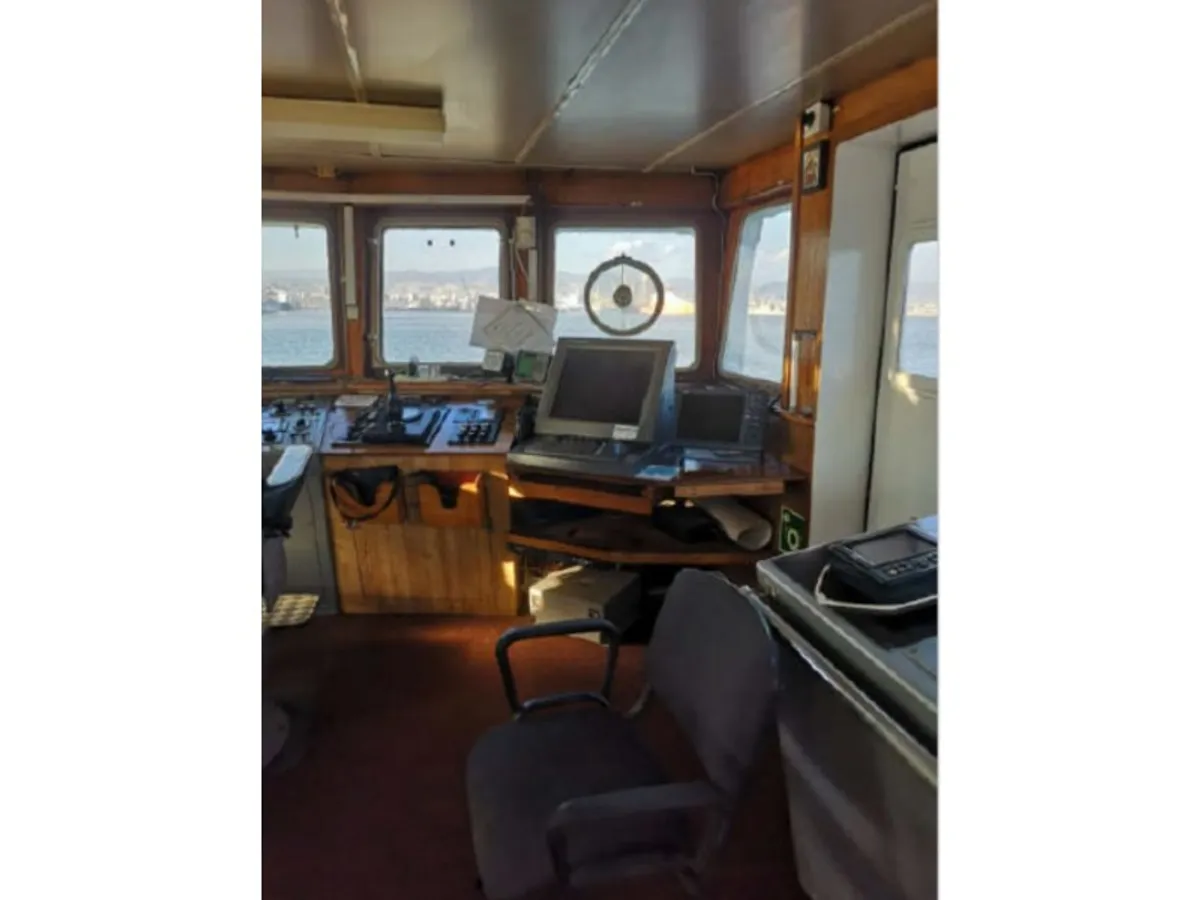 Kapal bekalan untuk dijual