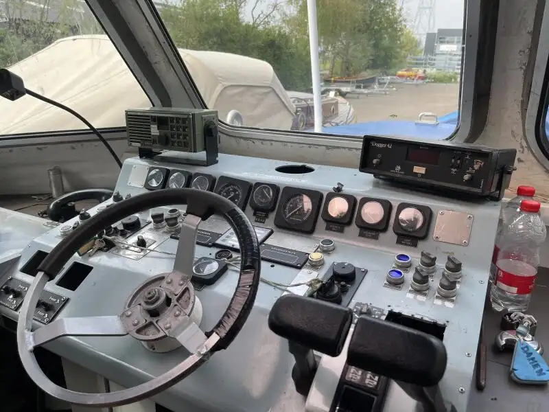 Kapal rondaan untuk dijual