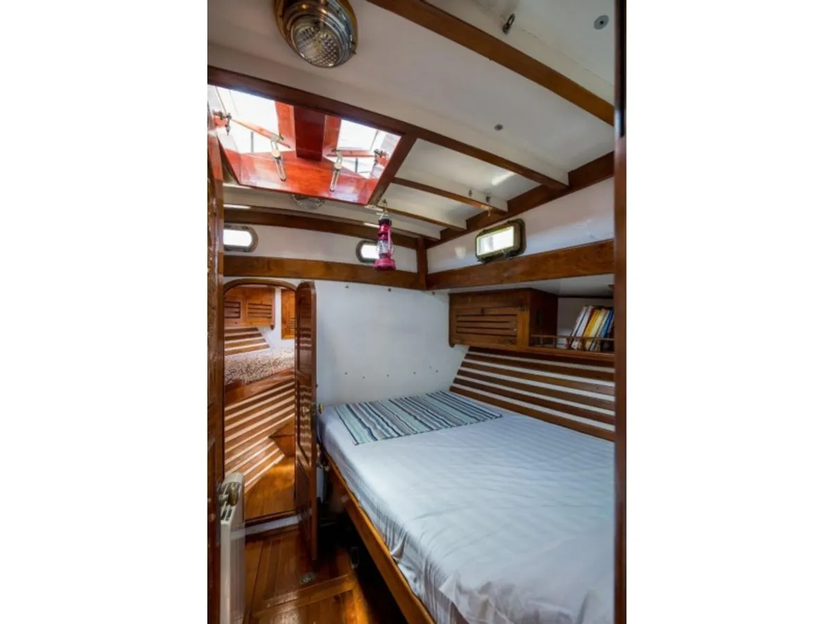 Yacht untuk dijual