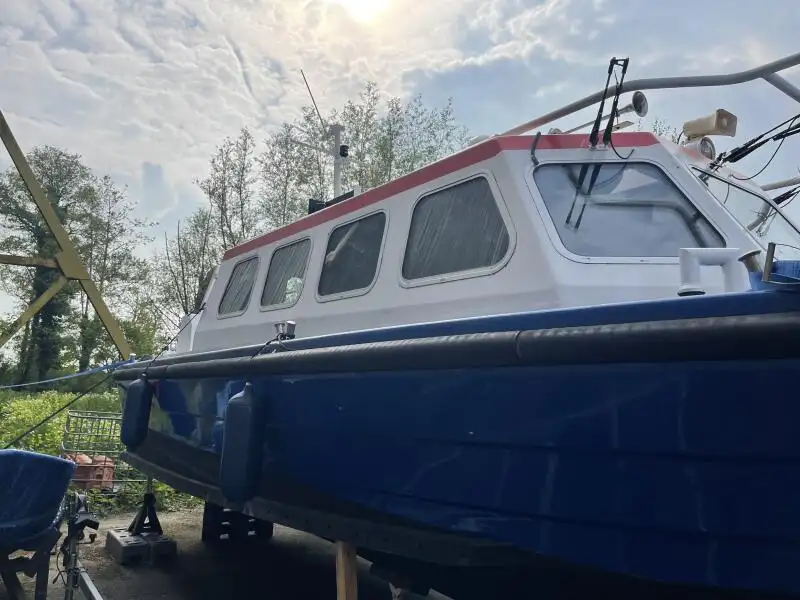Kapal rondaan untuk dijual