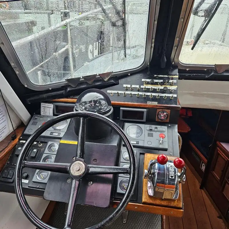 Kapal rondaan untuk dijual
