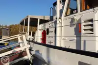 Kapal feri untuk dijual