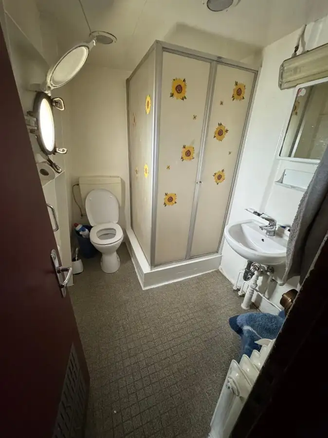 Kapal pelayaran untuk dijual