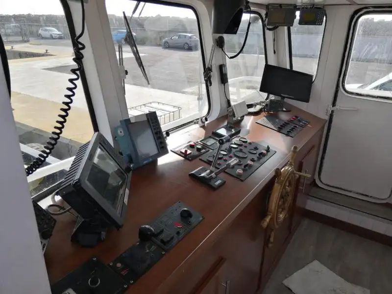 Kapal kerja untuk dijual