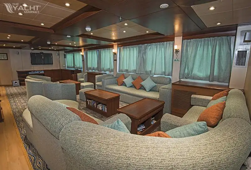 Kapal pelayaran untuk dijual