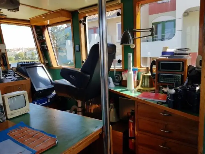 Kapal rondaan untuk dijual