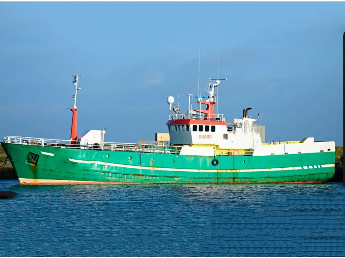 Kapal bekalan untuk dijual
