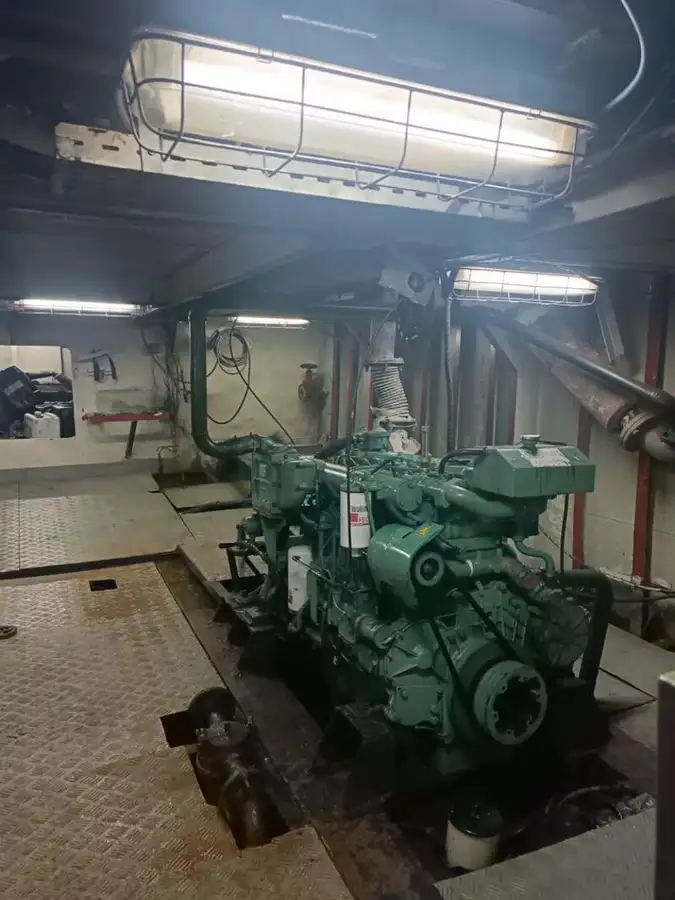 Kapal kerja untuk dijual