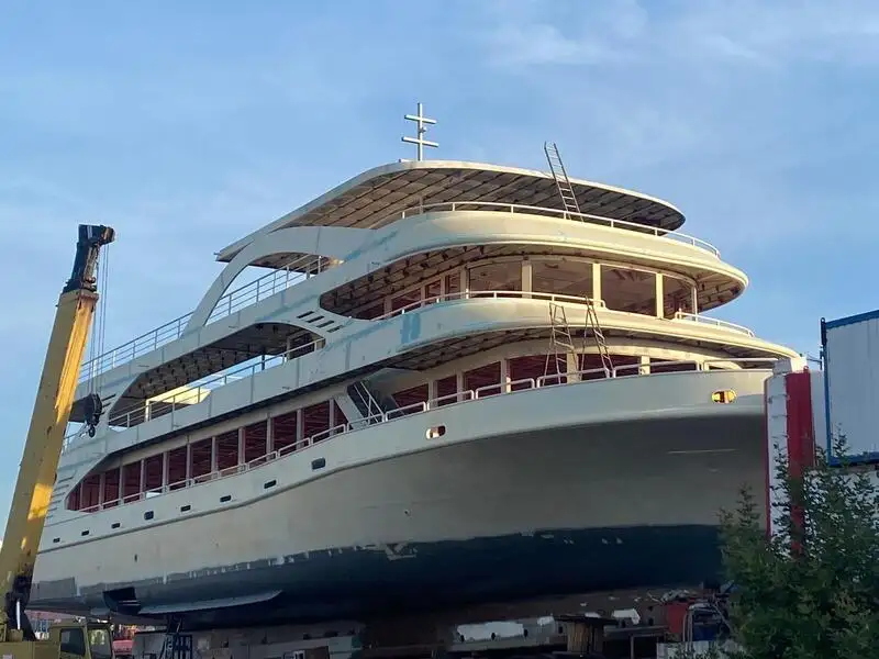 Kapal penumpang untuk dijual