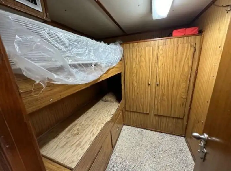 Kapal anak kapal untuk dijual