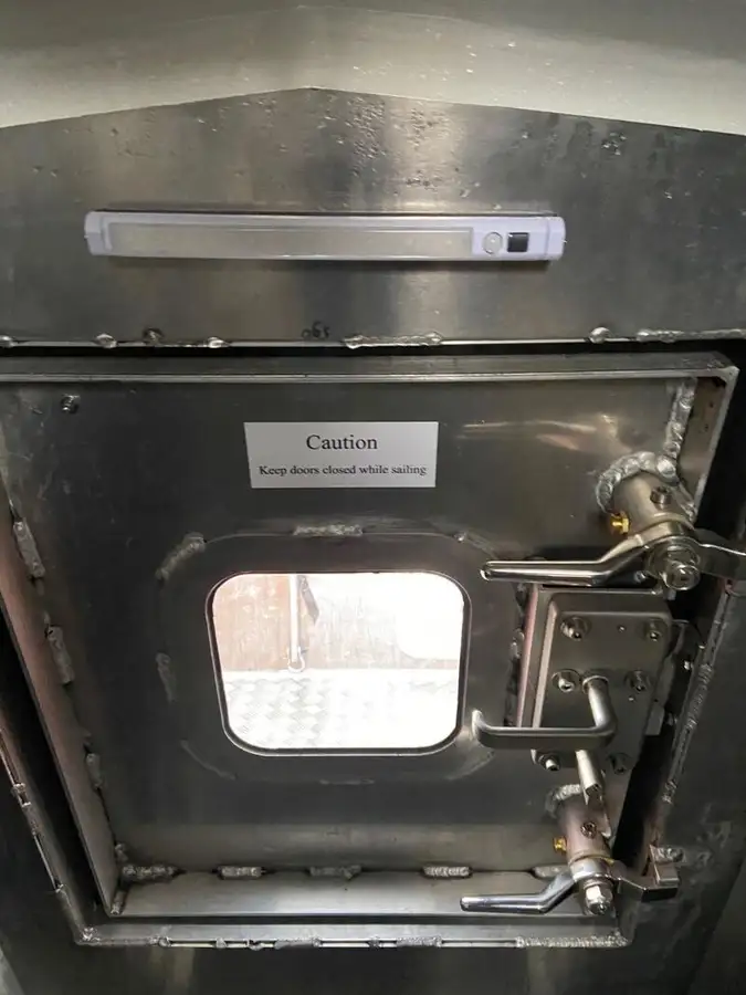 Kapal penyelamat untuk dijual