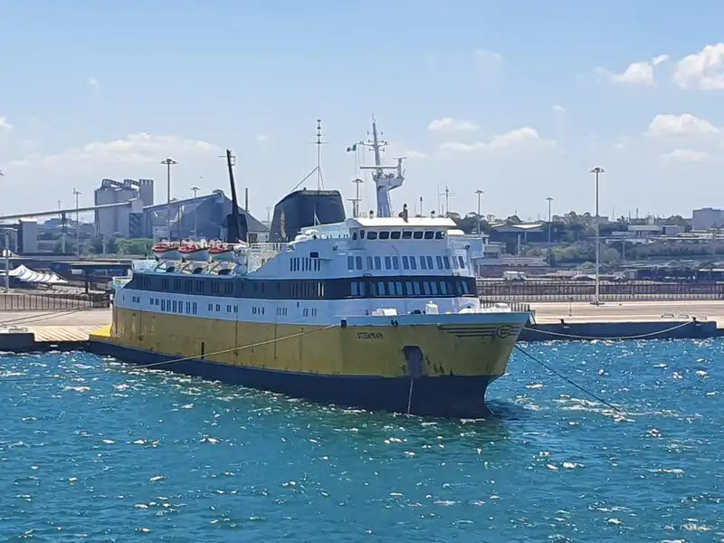 Kapal RoPax untuk dijual