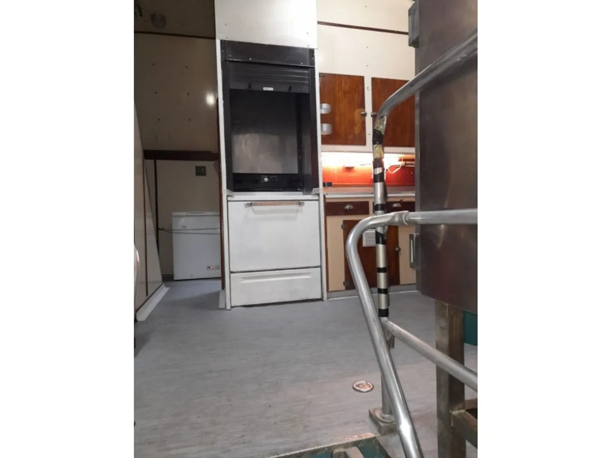 Kapal anak kapal untuk dijual