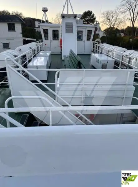 Kapal feri untuk dijual
