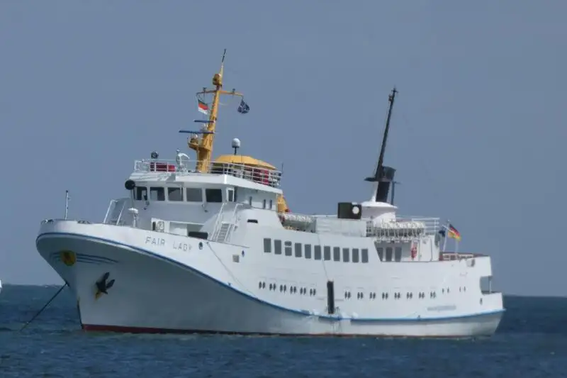 Kapal pelayaran untuk dijual