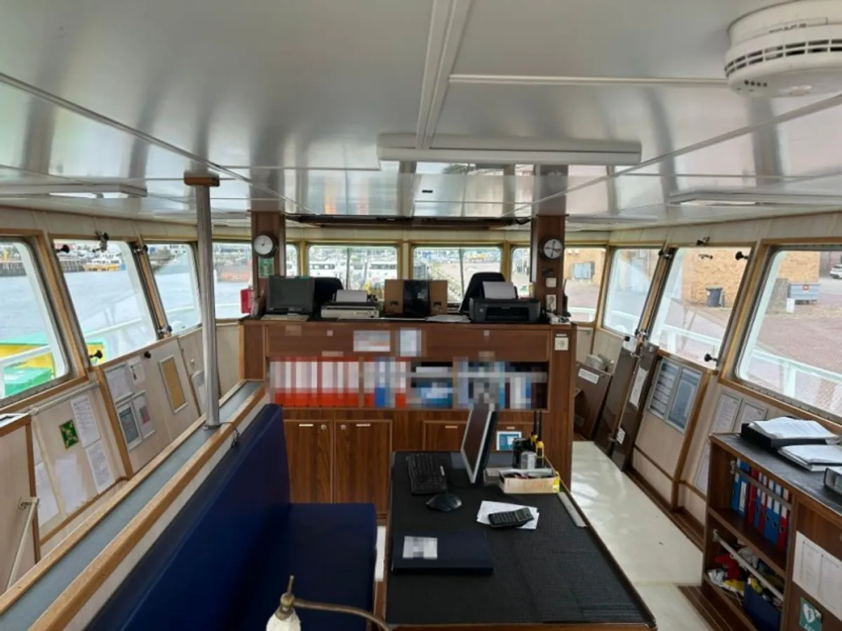 Kapal bekalan untuk dijual