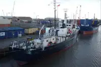 Kapal tinjauan untuk jualan