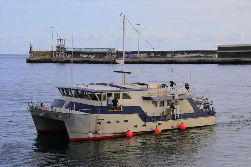 Kapal tinjauan untuk dijual