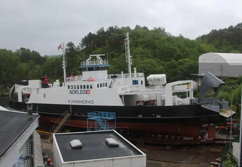 Kapal feri untuk dijual
