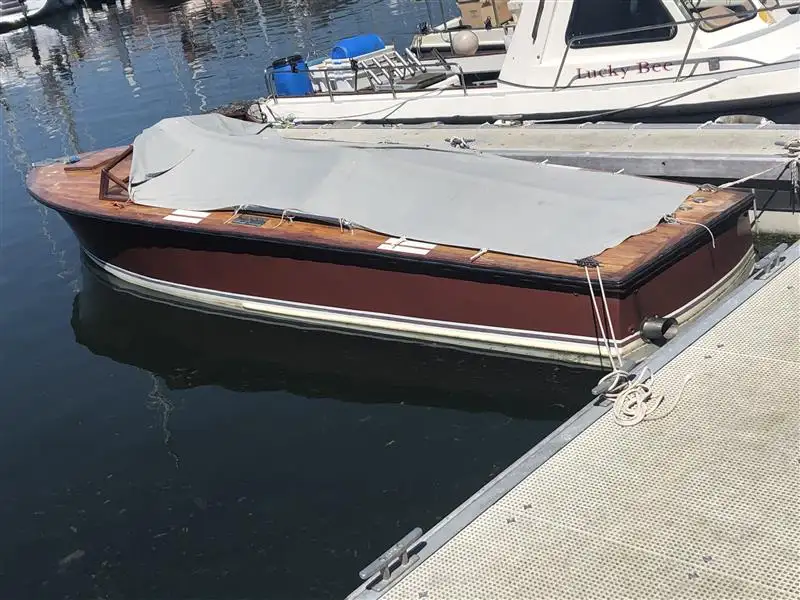 Kapal pelayaran untuk dijual