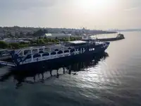 Kapal feri untuk dijual