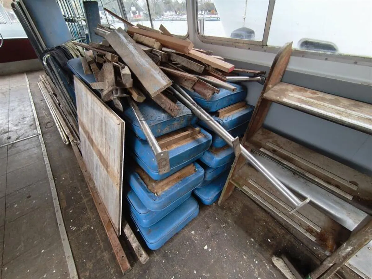 Kapal penumpang untuk dijual