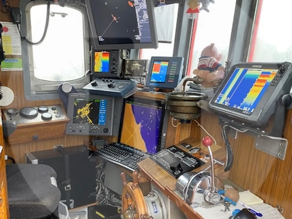 Kapal memancing untuk dijual