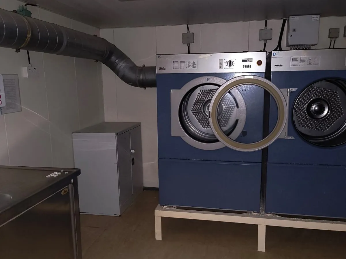 Kapal penginapan untuk dijual