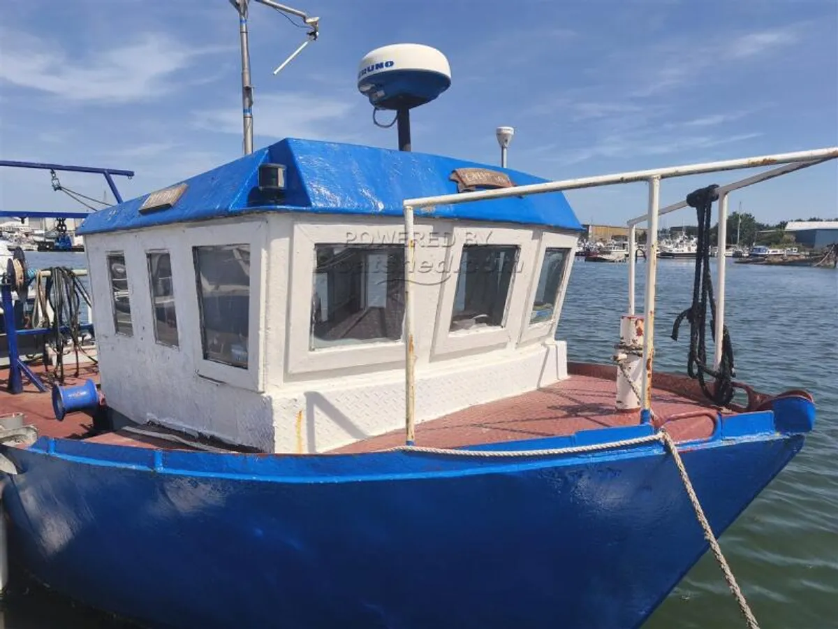 Kapal memancing untuk dijual