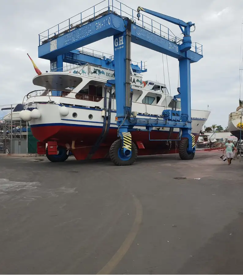Kapal pelayaran untuk dijual